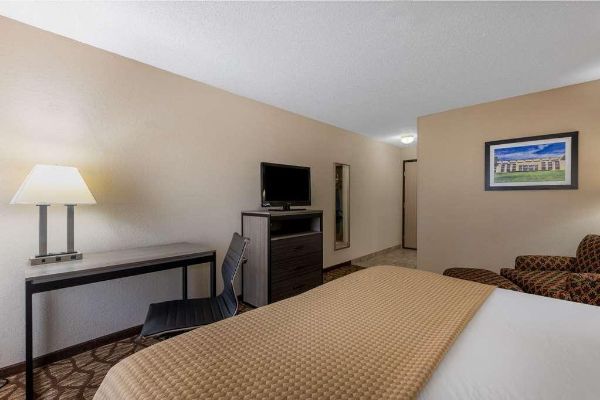 BAYMONT SUITES LAWRENCE (Lawrence)